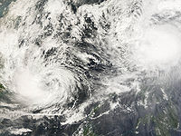 在2007年太平洋颱風季時，颱風米娜（右）與颱風海貝思（左）之間發生了藤原效應。