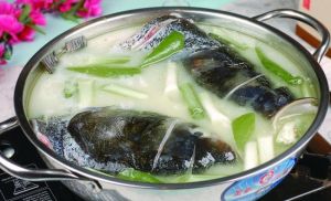 酸湯魚頭火鍋