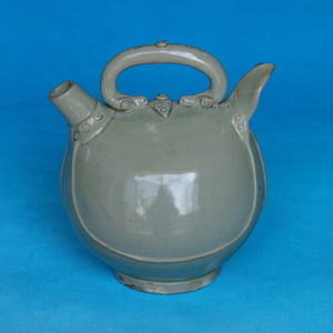 越窯青釉皮囊式壺