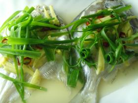 清蒸海鯧魚