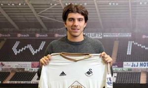 英超俱樂部斯旺西正式宣布，從意甲的切沃簽下前鋒帕羅斯基