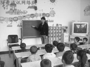 得力其爾民族幼稚園實行漢語和鄂溫克語雙語教學