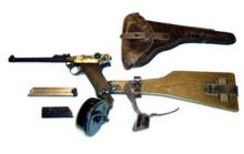 魯格P-08炮兵型，32發彈鼓，配備木質槍托