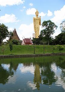 哇目拉拍披南寺里的全泰國最高的立佛像