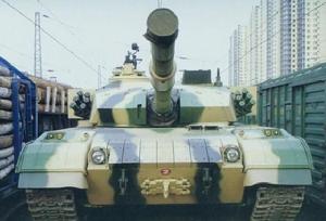 中國96改坦克的正前面和炮塔四周的反應裝甲清晰可見