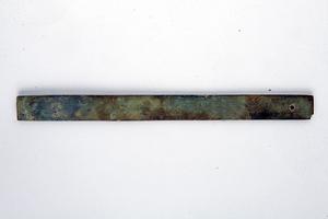 “東漢幾何紋銅尺'背面