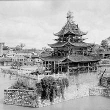 維修文革遭破壞的甲秀樓