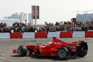 馬薩在阿布達比站的路演