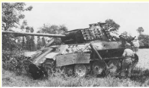 在古德伍德行動中被擊毀的豹A(左)與豹G(右)，它們都屬於裝甲教導師，豹G與豹A不同的是它去掉了位於右側的觀察窗。 