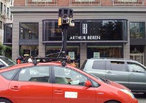 遊走在街頭拍街景的專用車