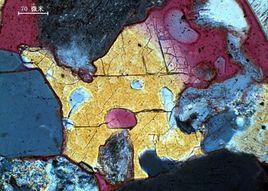 溶蝕孔隙 溶蝕孔隙