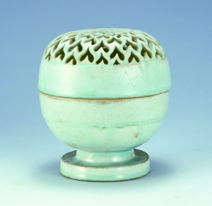 宋青白釉瓷香熏 宋青白釉瓷香熏