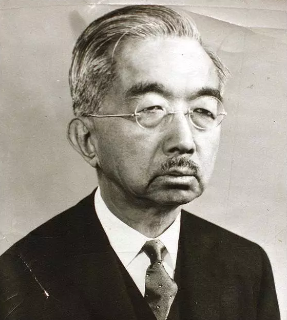 (戰敗後的日本天皇)