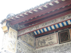 岑氏古建築群上仍然清晰的牆花壁畫