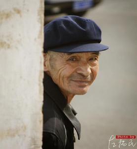 左揚民作品：你對世界笑，世界才會對你笑