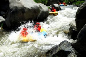 龍棲山大峽谷漂流 龍棲山大峽谷漂流