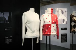 《花花公子的女郎們》女主角曾穿著款式