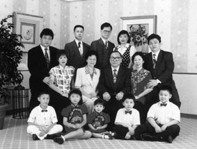 （圖）陳金烈先生全家福