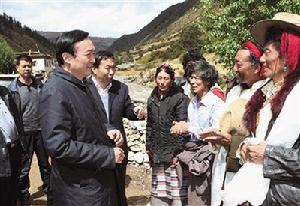 2013年9月25日左貢縣田妥鎮沙益村一角