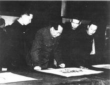 1953年，丁井文（右二）與毛澤東主席