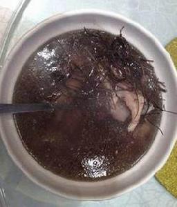 雞骨草煲烏雞 雞骨草煲烏雞