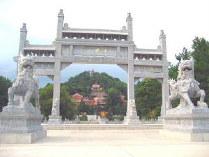 佛光禪寺座落在安徽省天柱山風景旅遊區