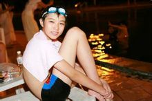 男少年“雙膝過肩”的身體形態