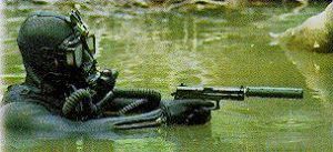 特種部隊使用MK23手槍進行滲透