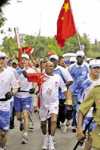 約翰·史蒂芬·阿赫瓦里 約翰·史蒂芬·阿赫瓦里