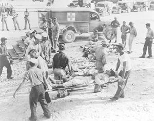 印第安納波利斯號遭襲擊後的倖存者