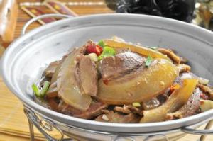 牛肉片炒小蘿蔔 牛肉片炒小蘿蔔