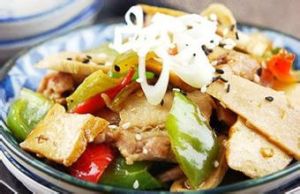 竹筍熏乾炒尖椒 竹筍熏乾炒尖椒