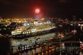 瑪麗女王二號美麗的夜景