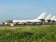 停機坪上的國產轟-6型轟炸機