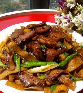 千張蒜苗回鍋肉 千張蒜苗回鍋肉