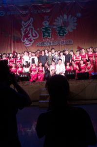 2012年六月，湖南科技大學音樂系08級12屆《藝·青春》畢業晚會在南校活動中心隆重舉行。