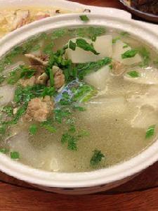 豬骨頭蘿蔔湯 豬骨頭蘿蔔湯