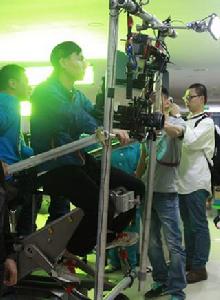 小強大戰外星人 小強大戰外星人