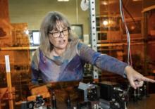 唐娜&middot;斯特里克蘭實驗室