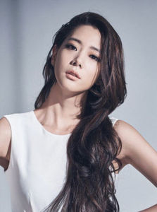 李成敏[英國籍亞裔女演員Clara]