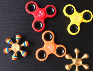 三槍玩具：指尖陀螺