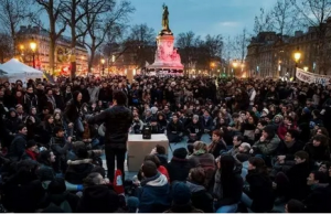 黑夜站立 黑夜站立