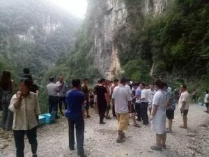 8·15張家界客車墜崖事故