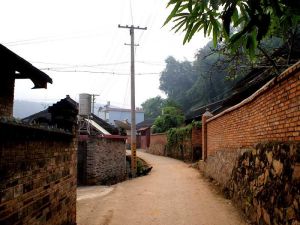 曼介去村 曼介去村