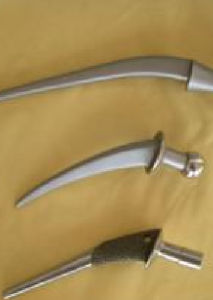 人工股骨頭置換術