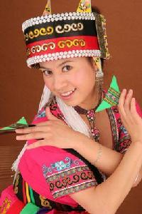 金梅[彝族青年歌唱家]