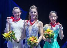 女單前三名合影