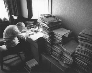 這張照片反映的是張光斗院士平常生活的一個常態