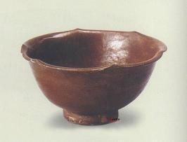 醬釉六出花口盞