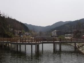 巨龍湖生態山莊